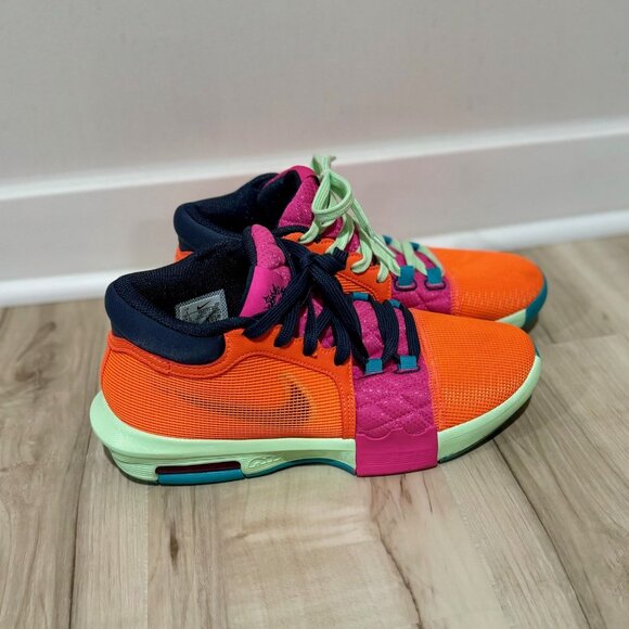 Nike LeBron Witness 8 Basketball Shoes - Picture 4 of 14